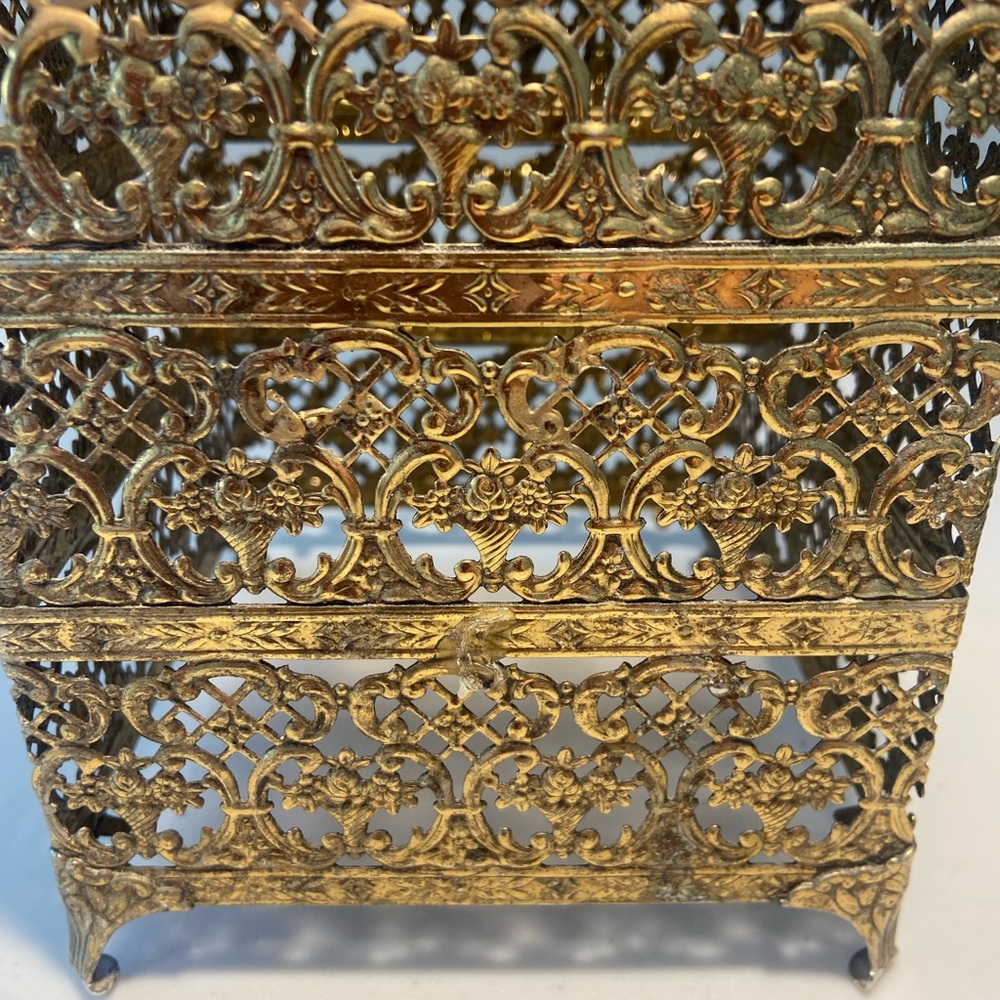 Vintage Ornate Filigree Metal Jewelry Box - Gold Tone - Picture 3 of 15